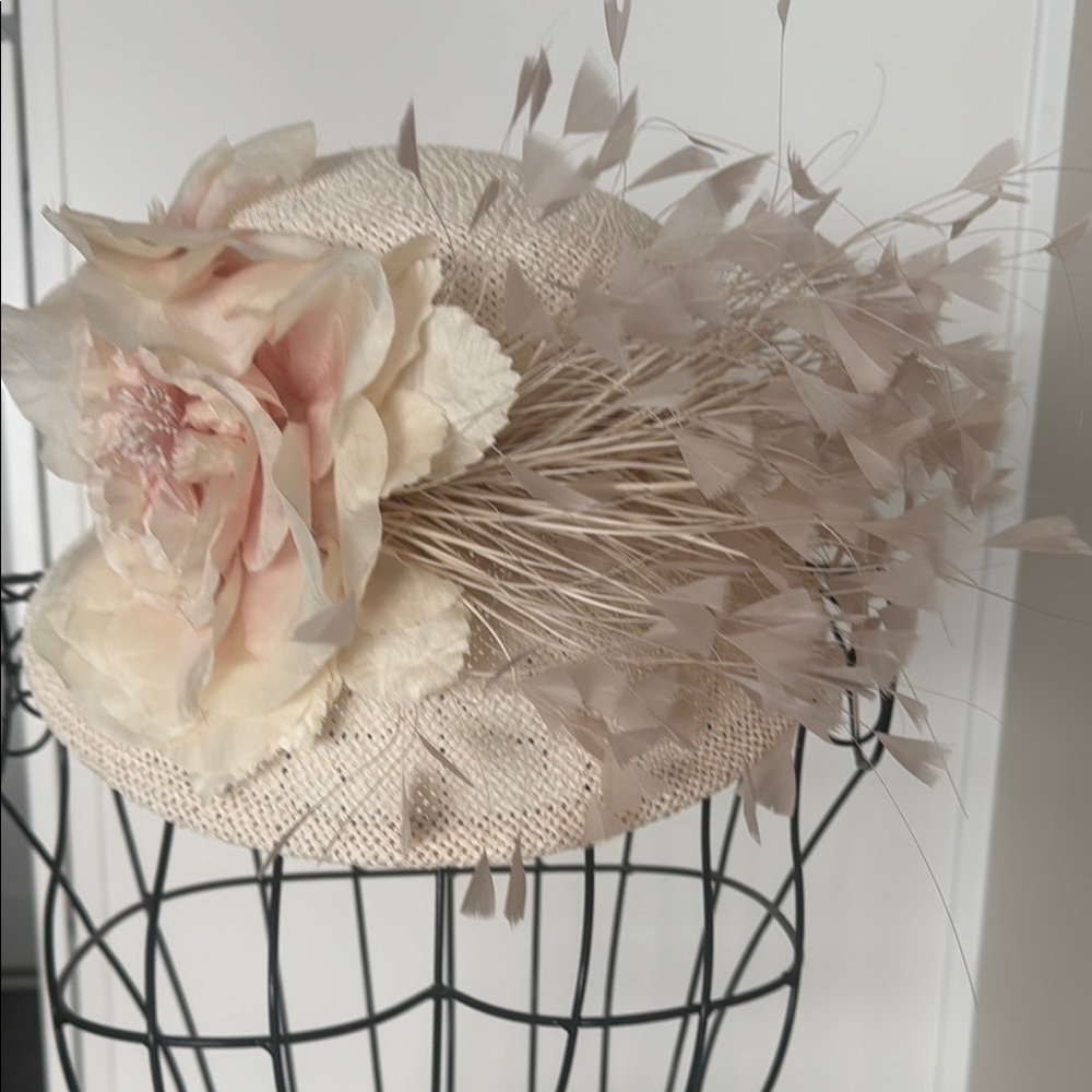 Elegant Beige Floral Fascinator